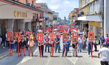 Antorcha marcha en defensa del derecho de organización 