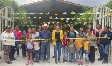 Gobierno antorchista de Santo Domingo inaugura plancha de concreto en iglesia de Juan Sarabia