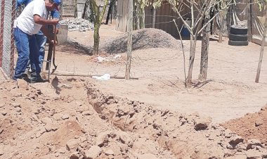 Avanza instalación de tomas de agua en colonia Manuel Serrano