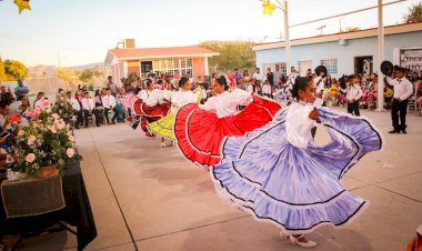 Celebran graduación de generaciones en primaria Antorcha del Saber