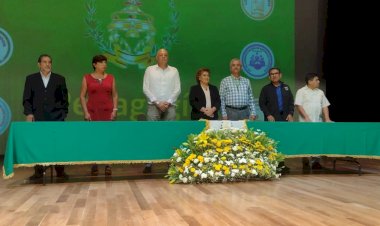 Emotiva clausura escolar en UCAP