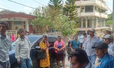 Antorchistas de la huasteca se manifiestan ante la CAEV en Tantoyuca