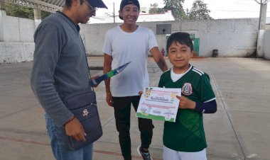 Clausura Antorcha taller de futbol para menores en Huamantla