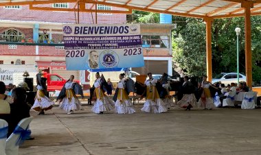 Engalana Club de Danza Huehuecóyotl festejos del Grupo AA “Dr. Bob”