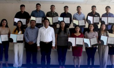 Entrega Tecnológico de Tecomatlán títulos profesionales