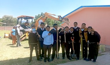 Inicia mejoramiento de la infraestructura educativa en primaria de Ario de Rayón