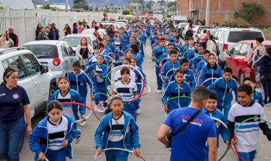 Con desfile, Centro Escolar “Maestro Aquiles Córdova Morán” conmemora la Revolución Mexicana