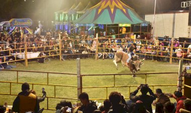 Espectacular jaripeo en el tercer día de la Feria 