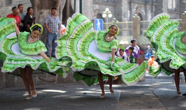 Cierran semestre con gran gala cultural