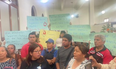 Protestan Antorchistas en sesión de cabildo del ayuntamiento de Córdoba