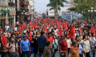 Vamos a salir de estas dificultades, como siempre: ¡combatiendo!