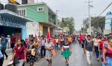 Hidalguenses marchan por obras y servicios