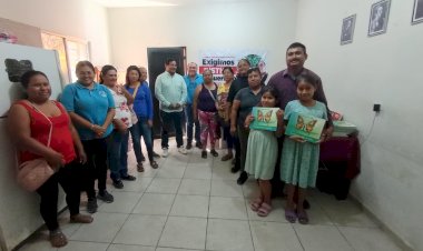 Plenistas de BCS se familiarizan con publicaciones antorchistas