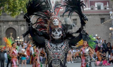 Zócalo de la ciudad de Puebla se llenó de arte antorchista