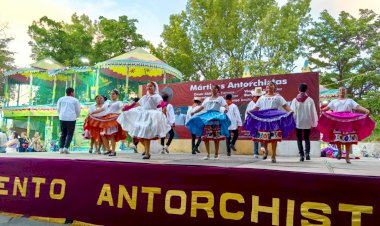 Sinaloenses rinden homenaje a Omar Abit y Berenice Bonilla