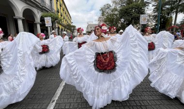 Presentan grupos culturales antorchistas festival cultural en los Lagos