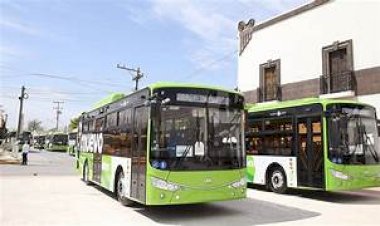 Estudiantes de Monterrey protestan por alza al transporte público